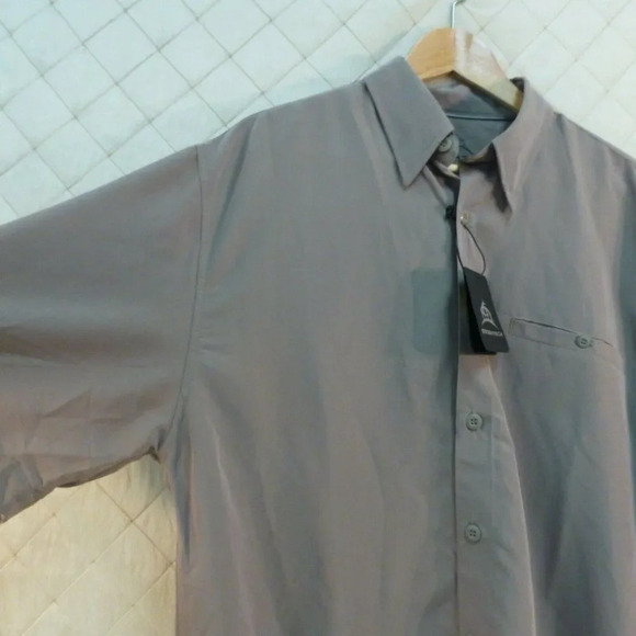 Stormtech Grey Shirt Mens Medium NWT  New Performance Button Down Short Sleeve - Picture 2 of 11